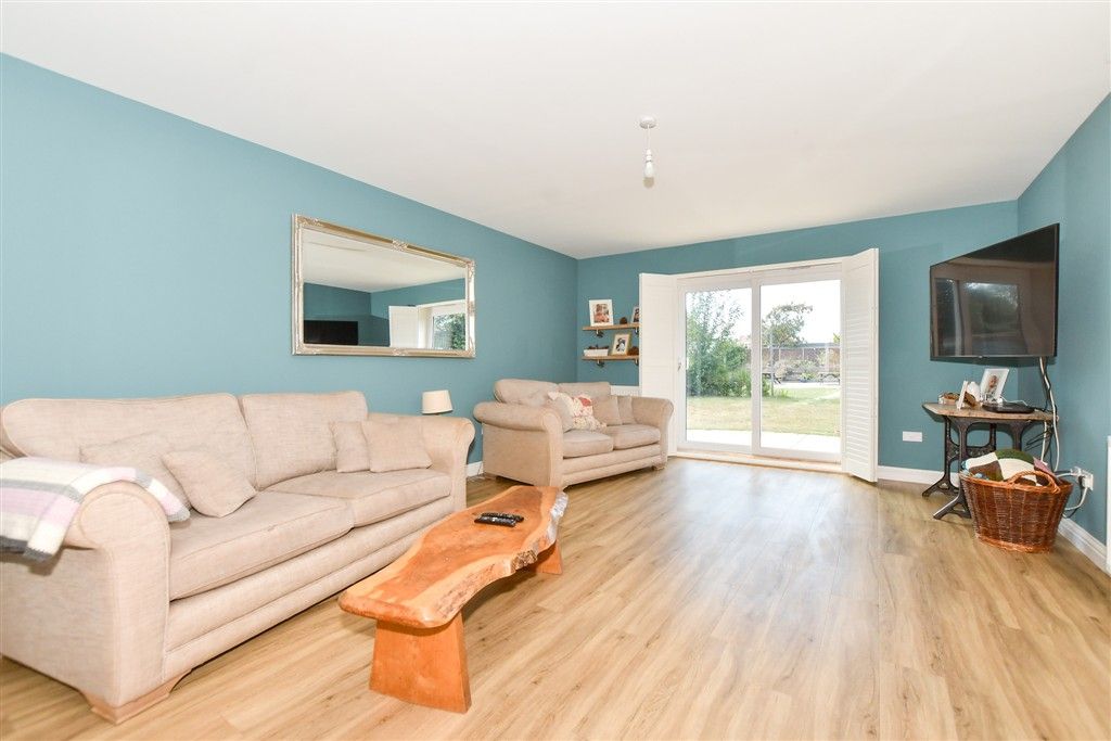 Property photo 1 of 17 Lounge