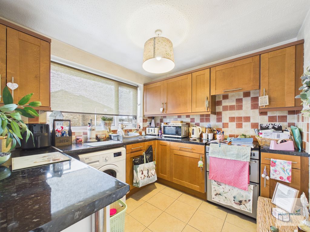 Property photo 3 of 10 Cam03394G0-Pr0444-Still009