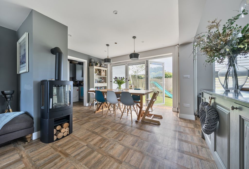 Property photo 1 of 21 1309063-12-684c2c...