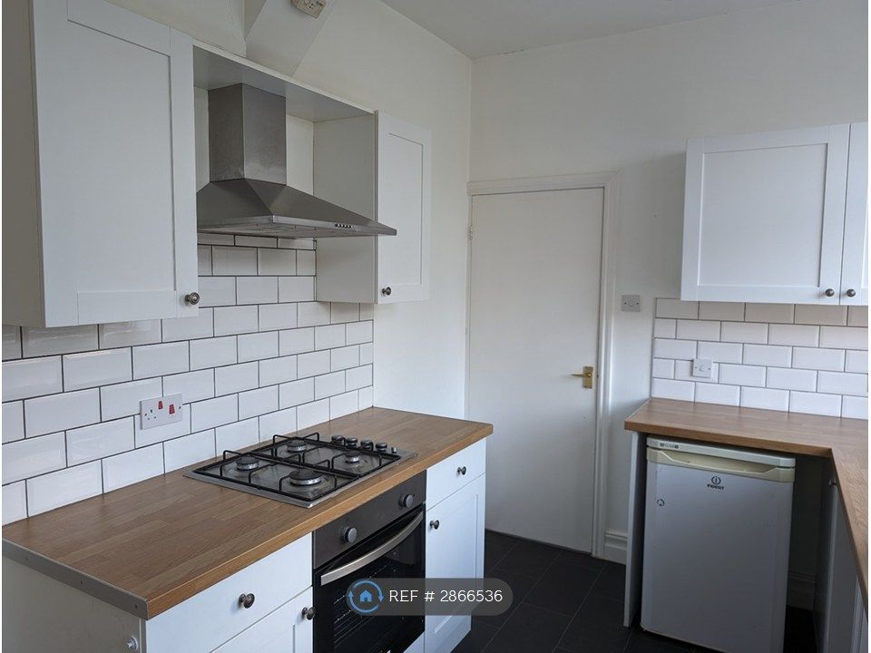 Property photo 2 of 14 Kitchen