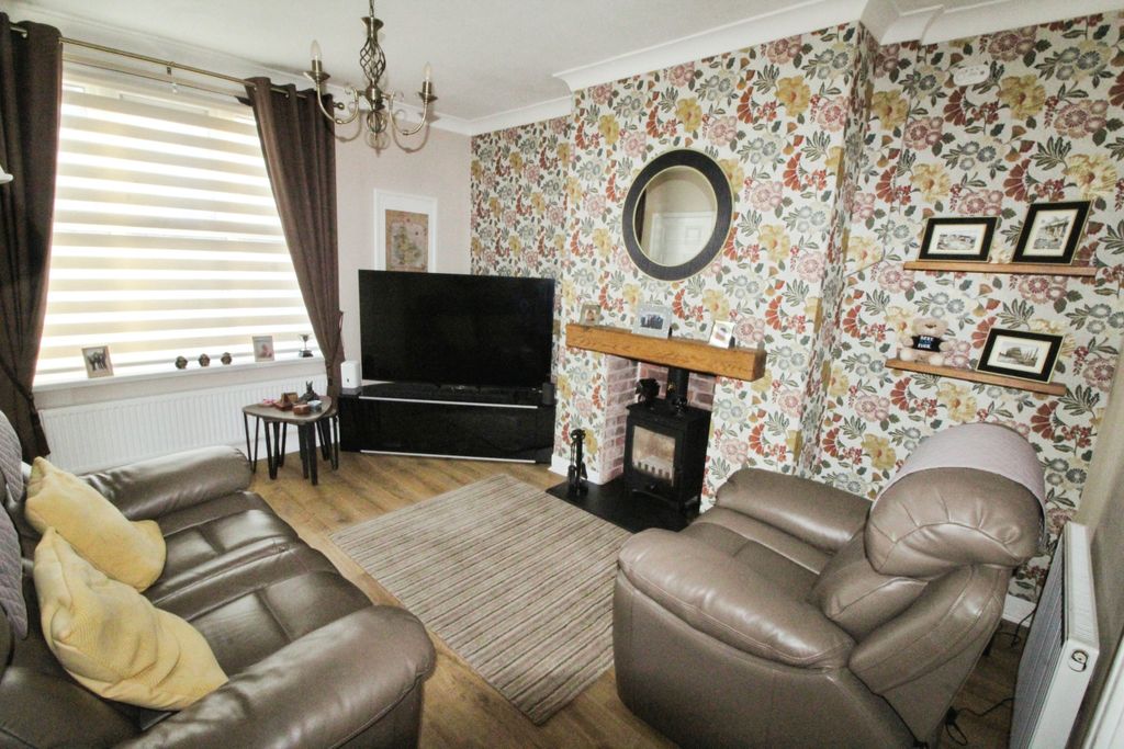 Property photo 2 of 13 Lounge