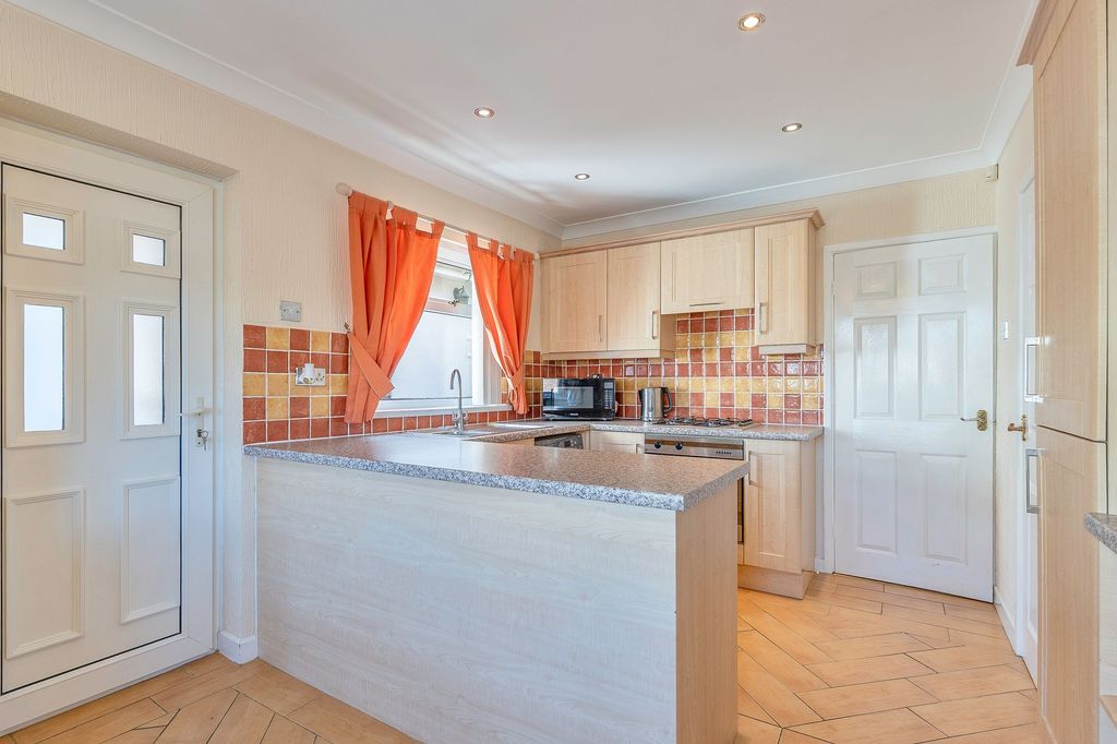 Property photo 3 of 25