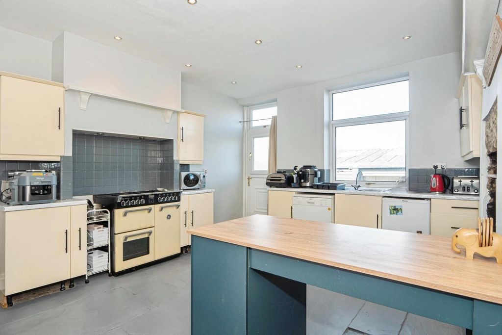 Property photo 3 of 29 Kitchen Diner