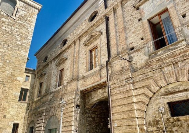 Property photo 1 of 20