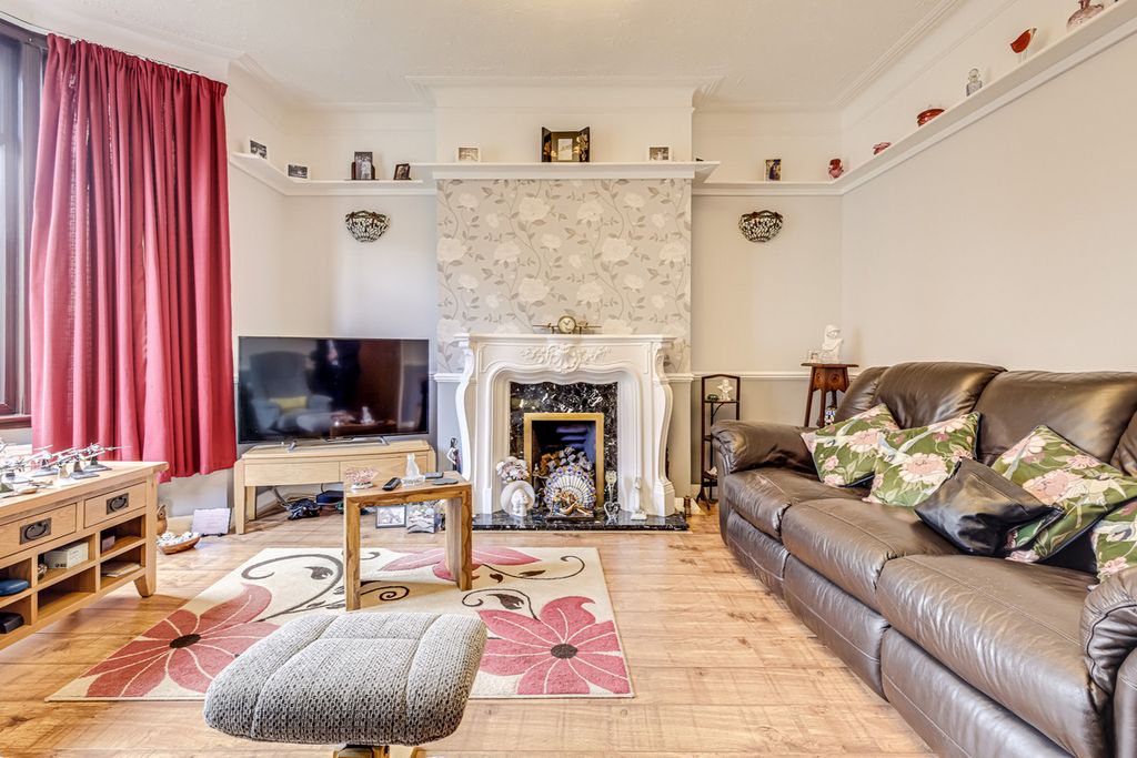 Property photo 3 of 28