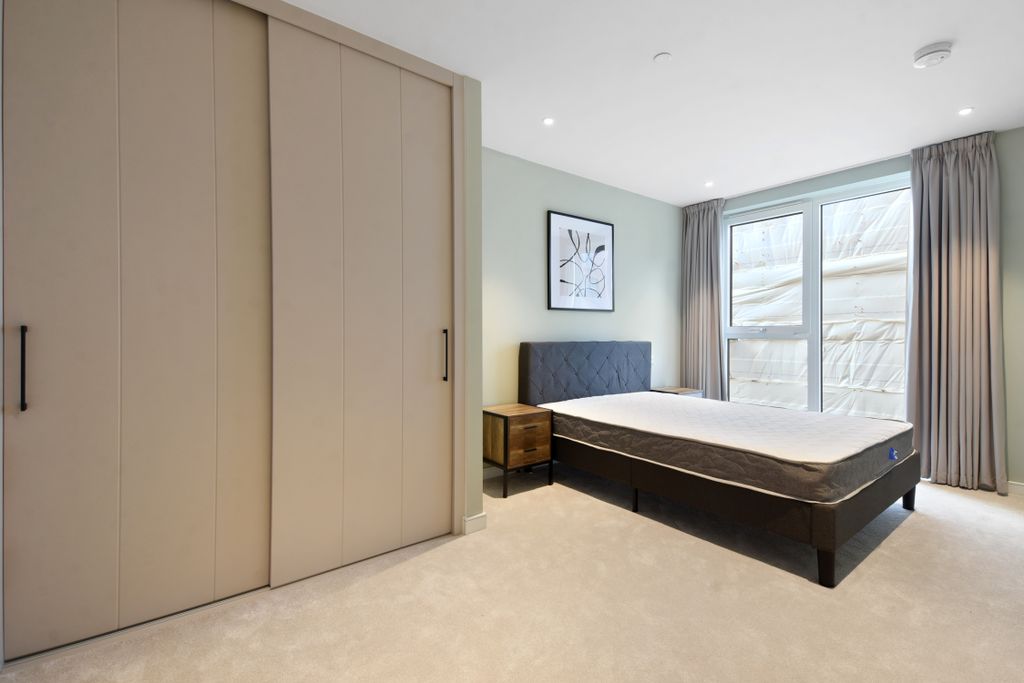 Property photo 3 of 11 07-A64Fgcmck - 20 Viola House -Bedroom -Original (