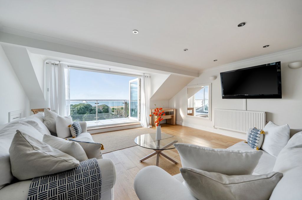 Property photo 1 of 31 1527695-25-1A0F6B...