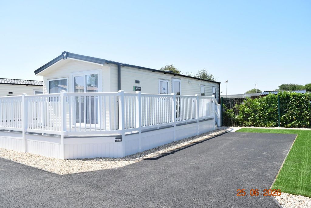 Property photo 1 of 9 5 Orchard Park