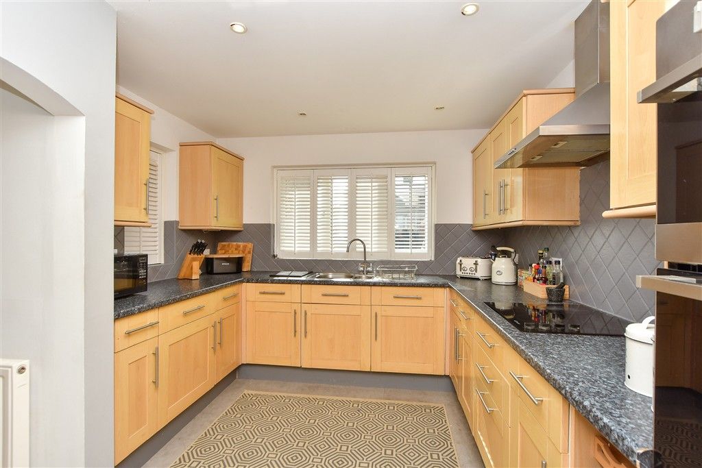 Property photo 2 of 11 Kitchen