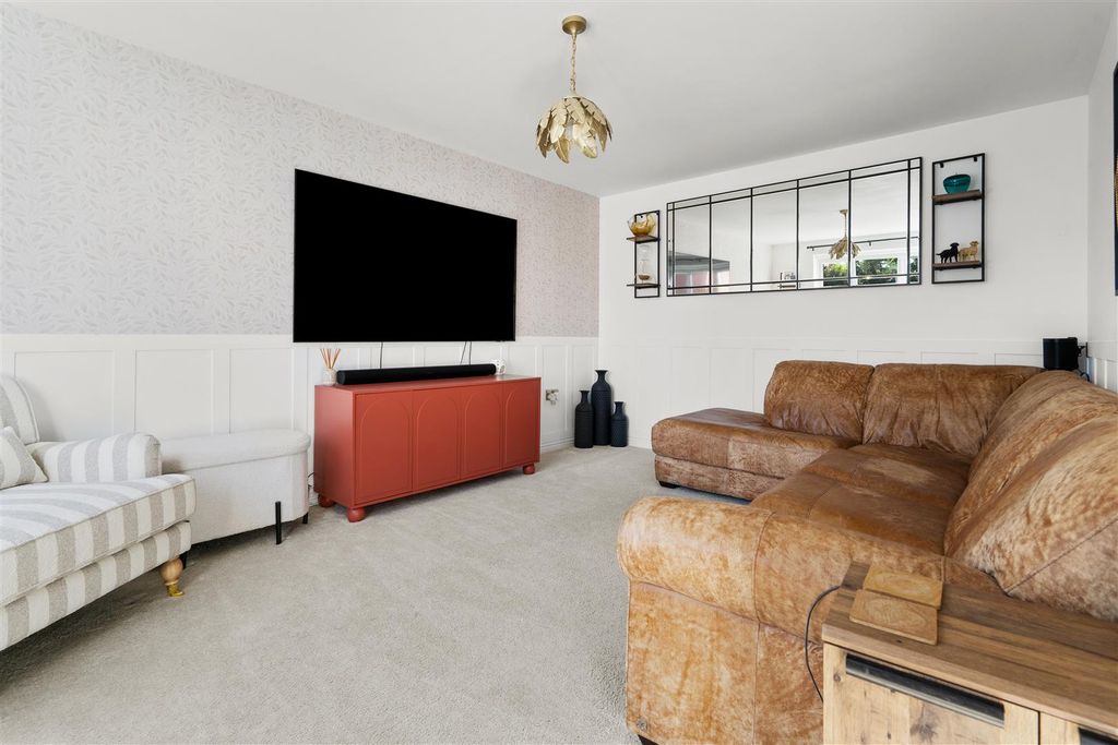 Property photo 3 of 32