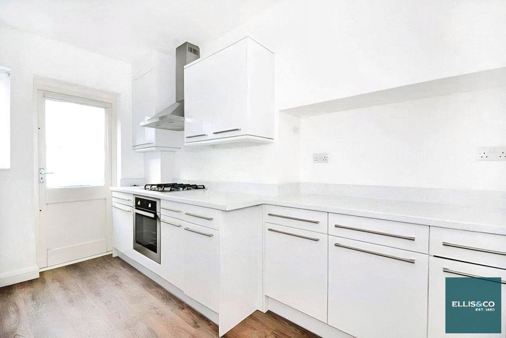 Property photo 2 of 9 Picture No. 22