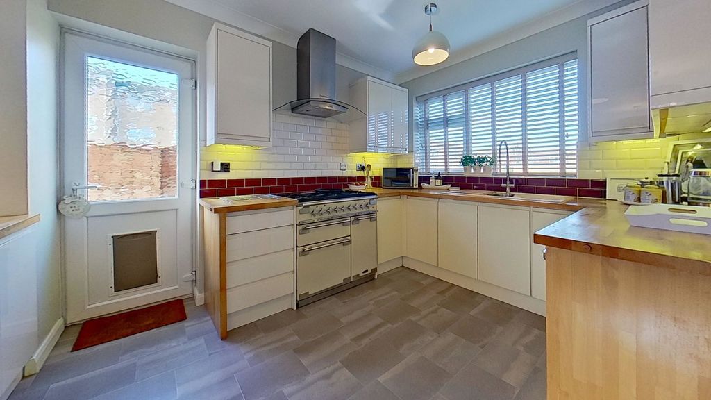 Property photo 3 of 23