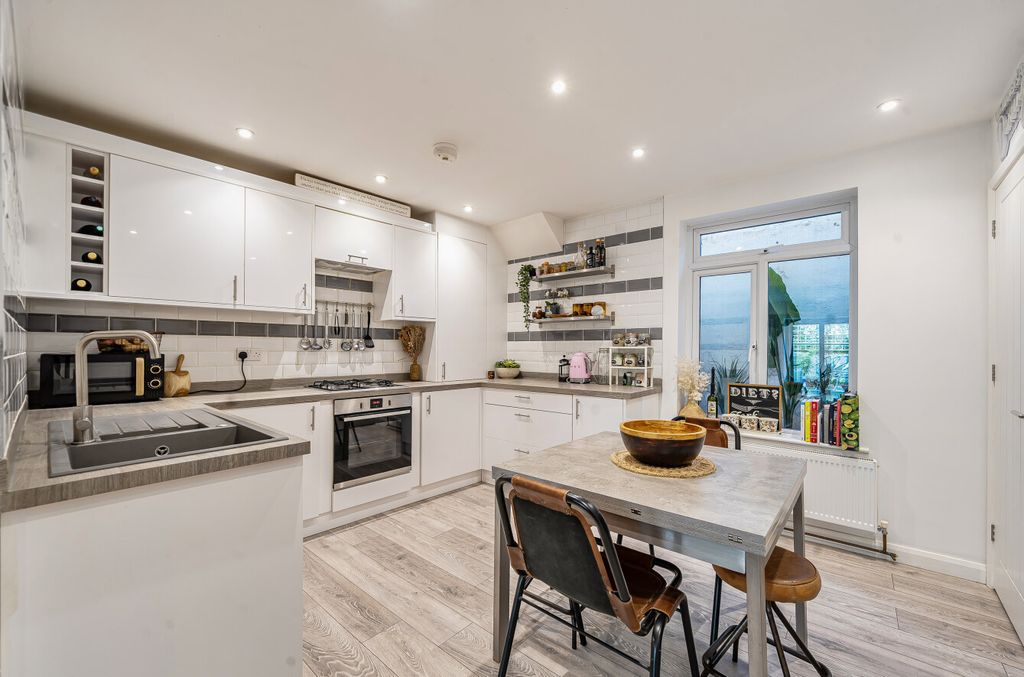 Property photo 3 of 14 Picture 3