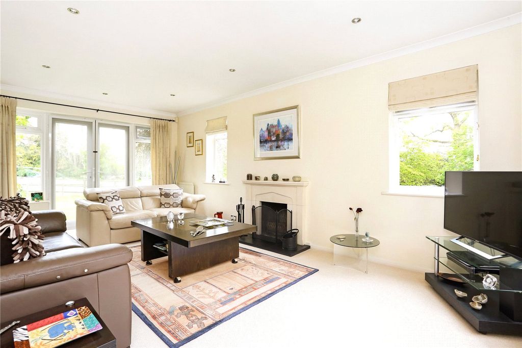 Property photo 2 of 12 Sitting Room