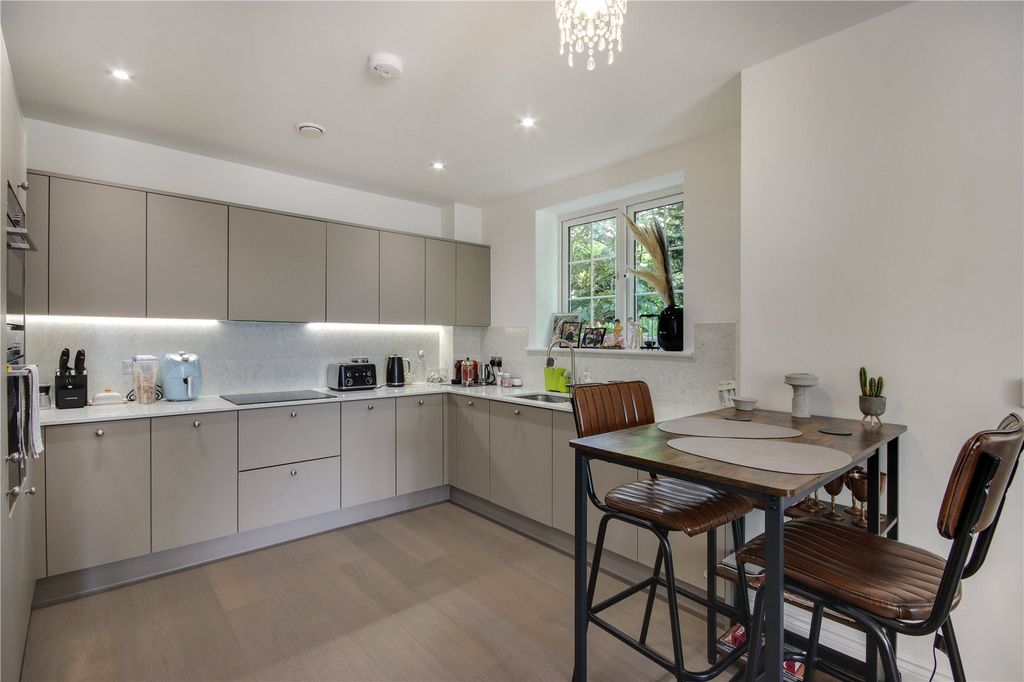 Property photo 3 of 8 Kitchen/Breakfast Rm