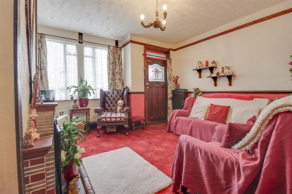 Property photo 3 of 20 2 Compton Terrace Inside-18.Jpg