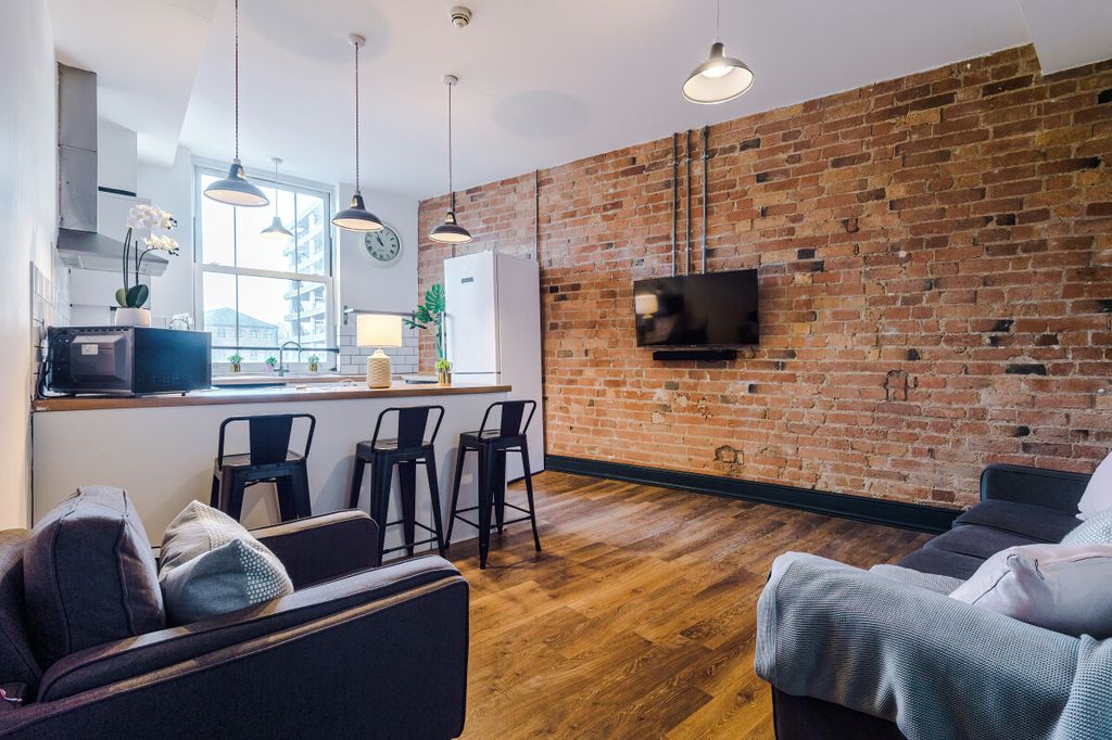 Property photo 1 of 16 Flat 11, Shoe & Boot, Living Room 1