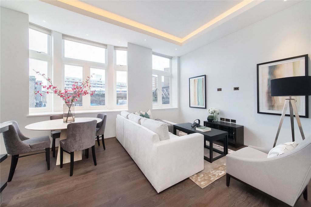 Property photo 3 of 12 Reception