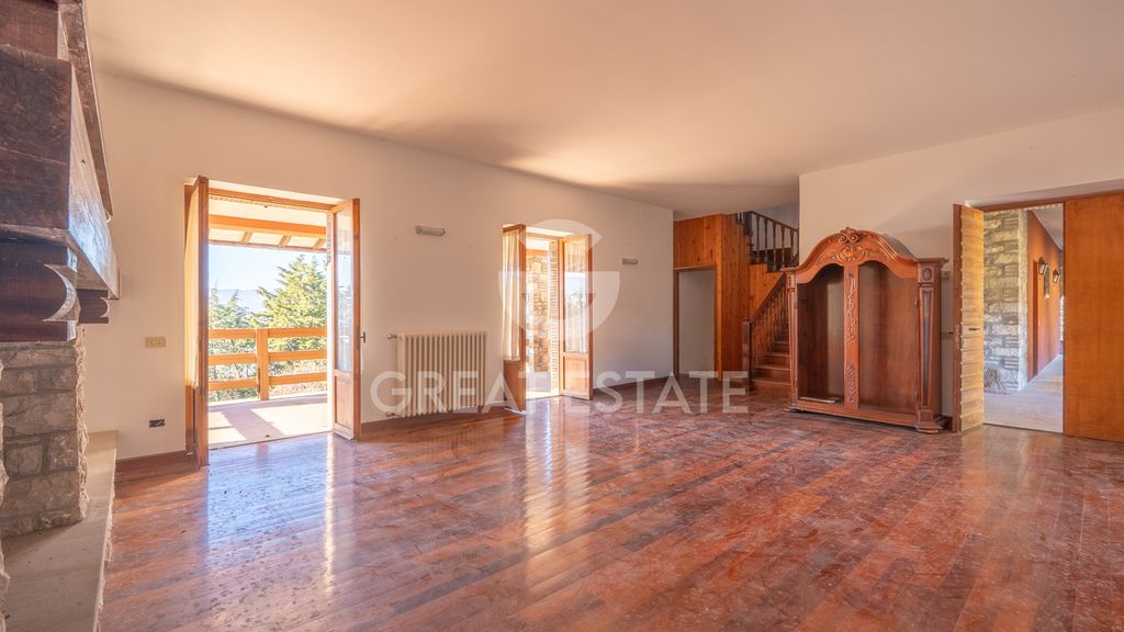 Property photo 2 of 36 Interiors