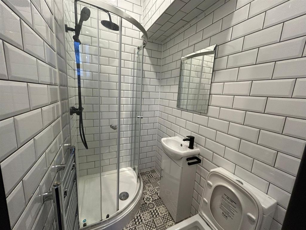 Property photo 2 of 7 Bathroom.Jpg