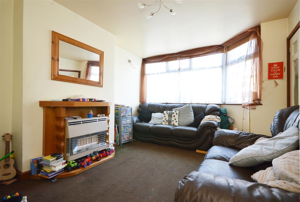 Property photo 2 of 10 Sitting Room