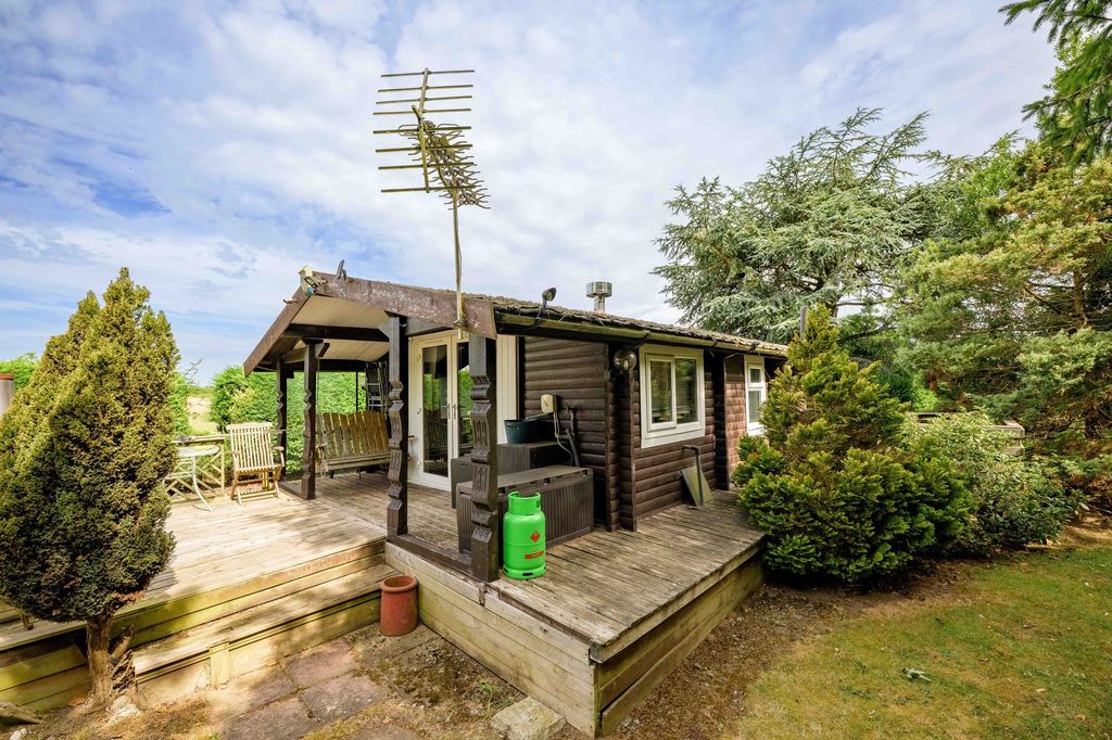 Property photo 2 of 20