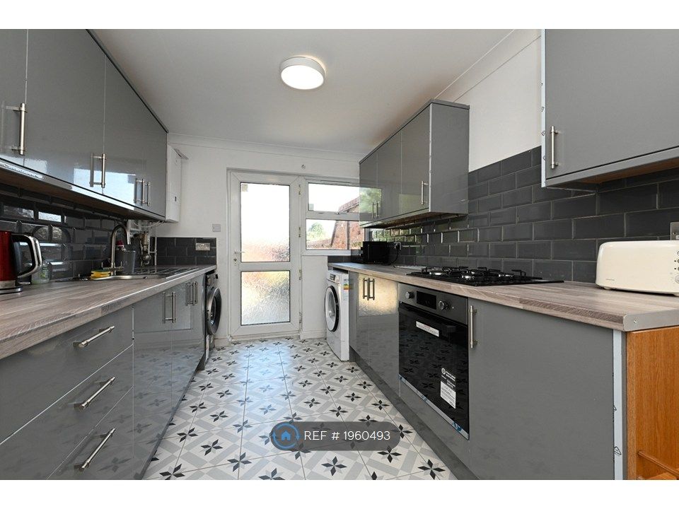 Property photo 1 of 20 Kitchen
