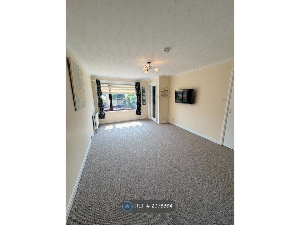 Property photo 2 of 10 Lounge