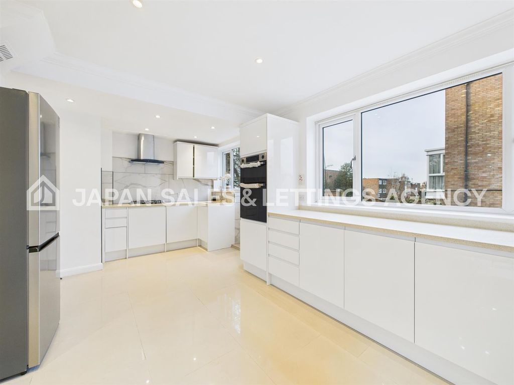 Property photo 1 of 18 Cam04401G0-Pr0099-Still008.Jpg