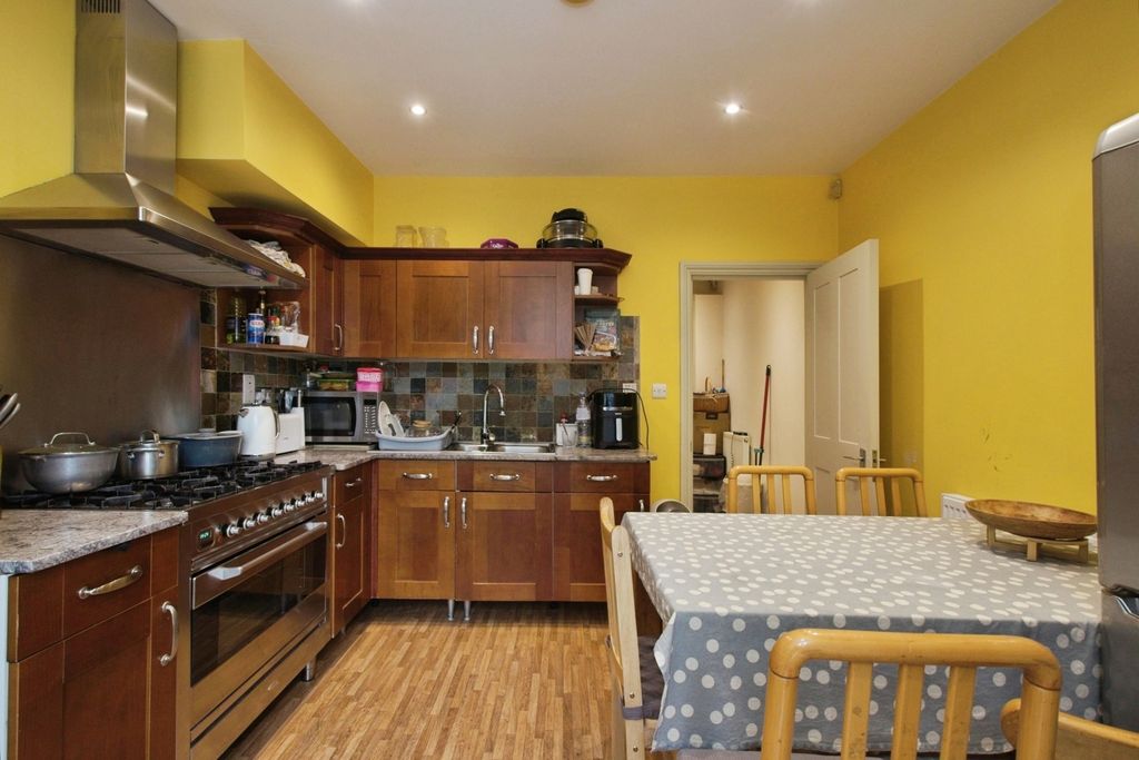 Property photo 3 of 17 Photo