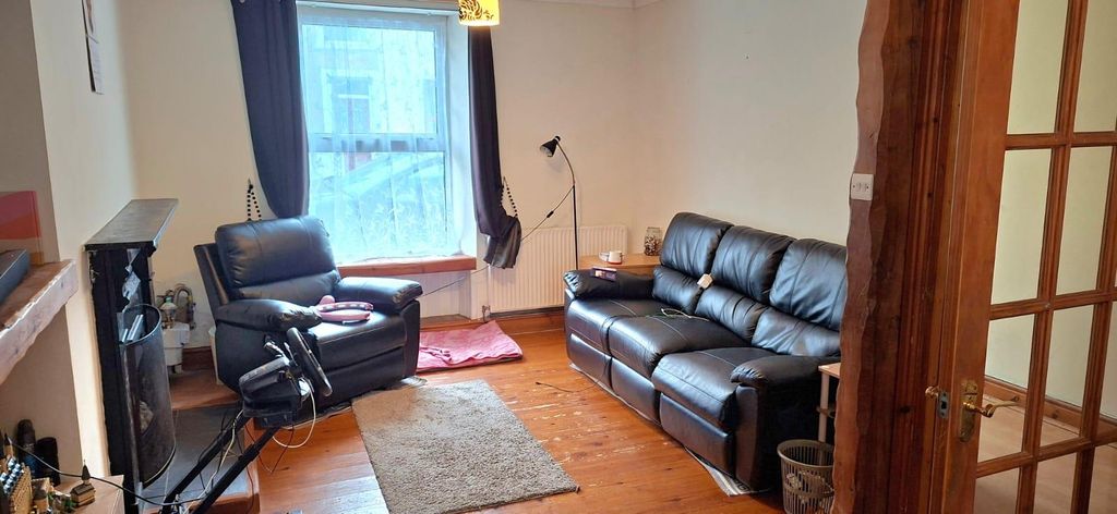 Property photo 2 of 11 44899d27-1B94-4d89-Acb1-9d9Ae6Ac7114.Jpg