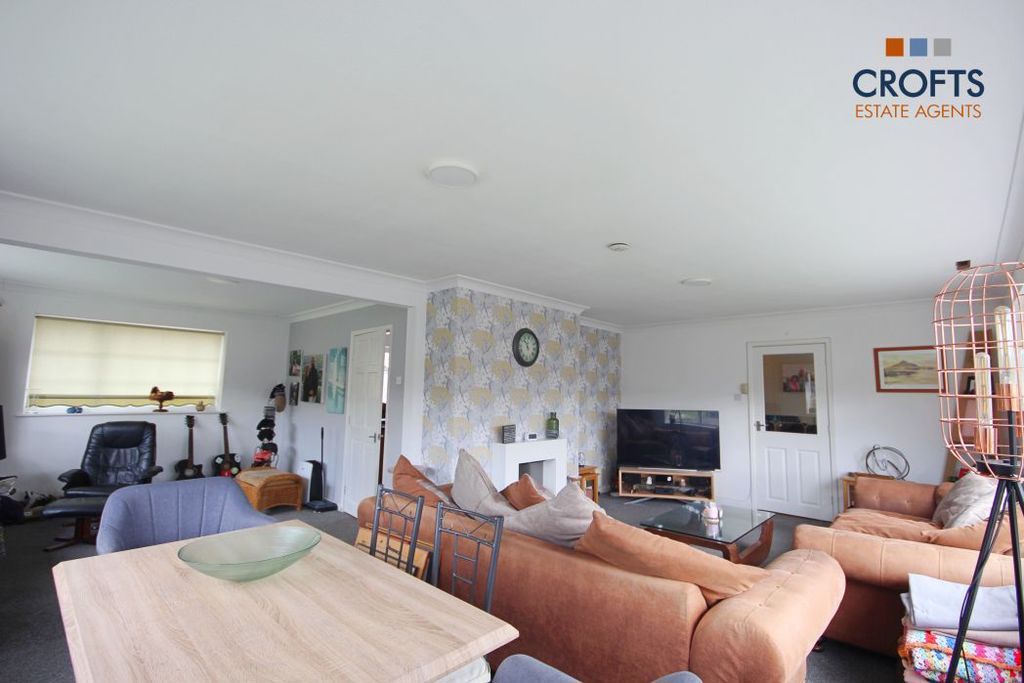 Property photo 2 of 14 Lounge