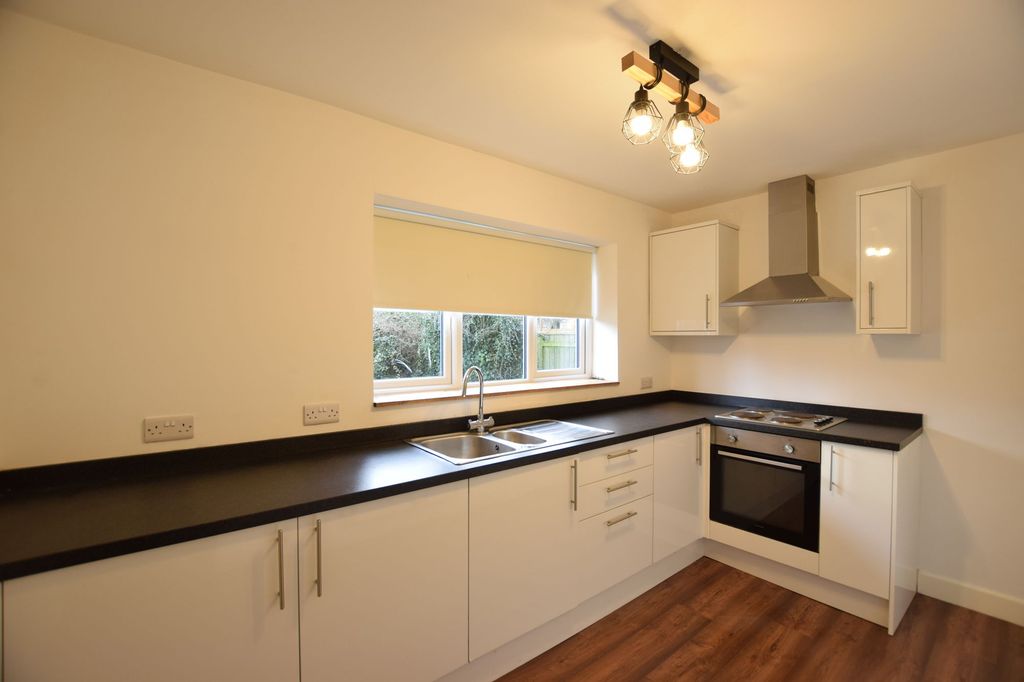 Property photo 2 of 14 Kitchen