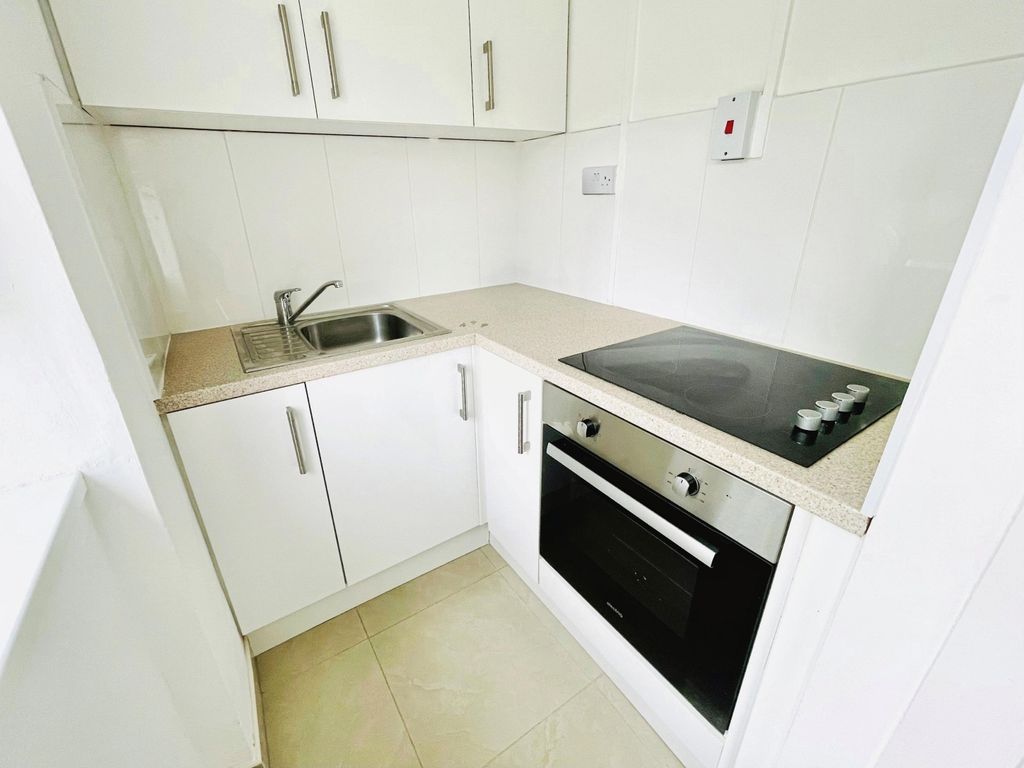 Property photo 2 of 5 Kitchen