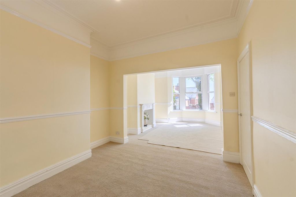 Property photo 3 of 30 Living Room