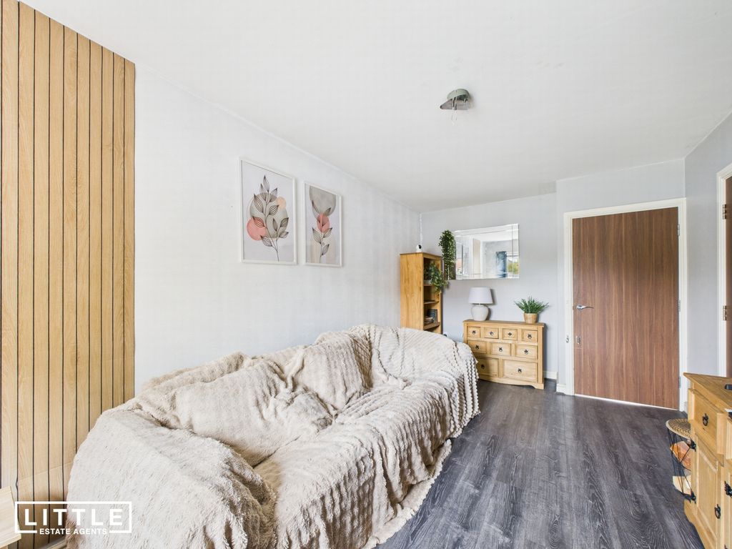 Property photo 3 of 16 Photo 10