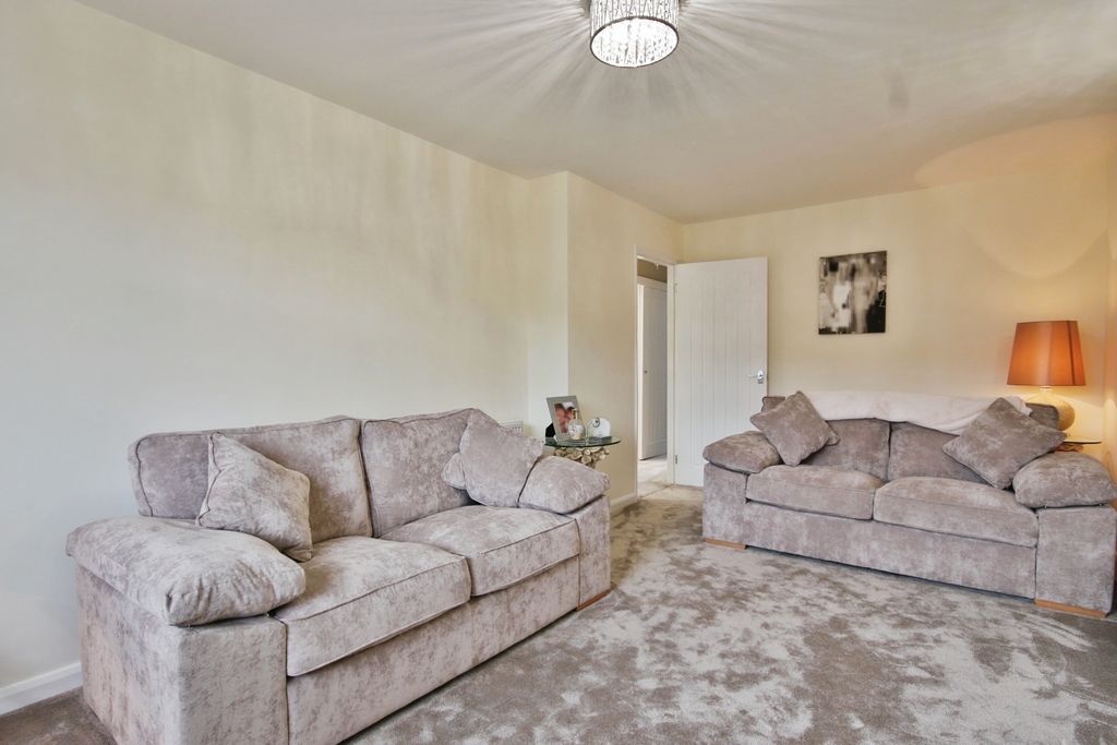Property photo 3 of 23 4416176
