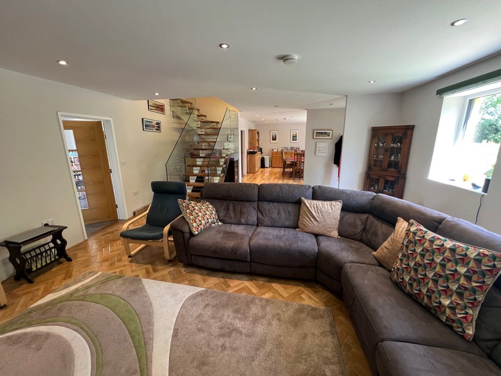 Property photo 3 of 31 Open Plan Aspect
