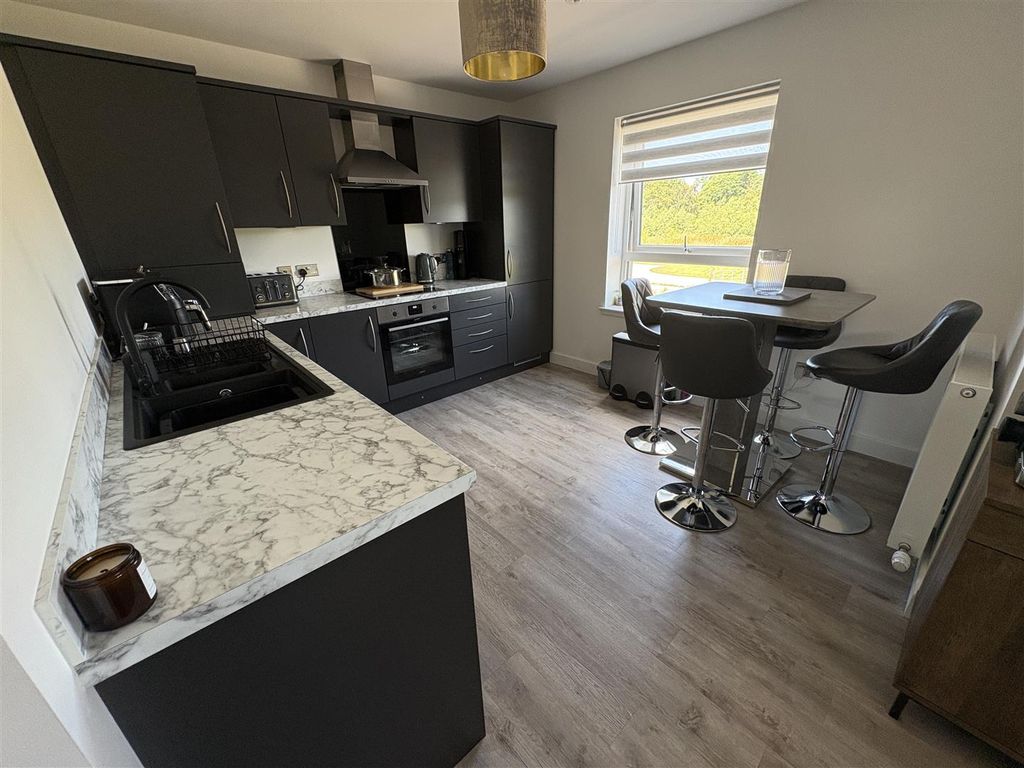 2 bed flat for saleCorgarff Road, Elgin IV30 photo 4
