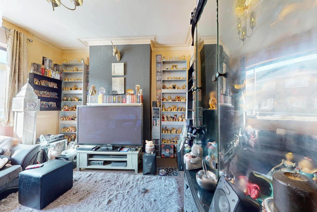 Property photo 3 of 32