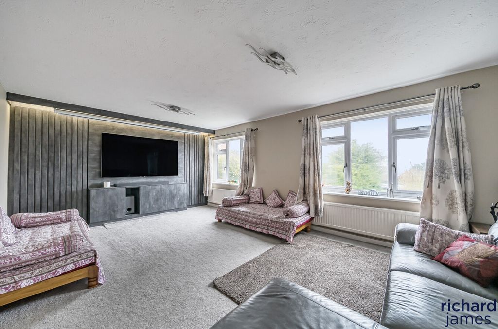 Property photo 2 of 16 Ef86c6c836E64199A87A141710Cabf11