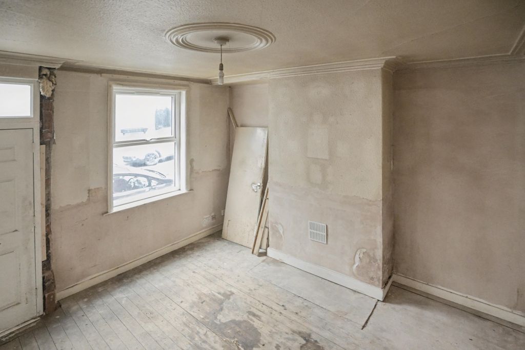 Property photo 3 of 14 8 Bayswater Row , Leeds, West Yorkshire, Ls8 5Lh