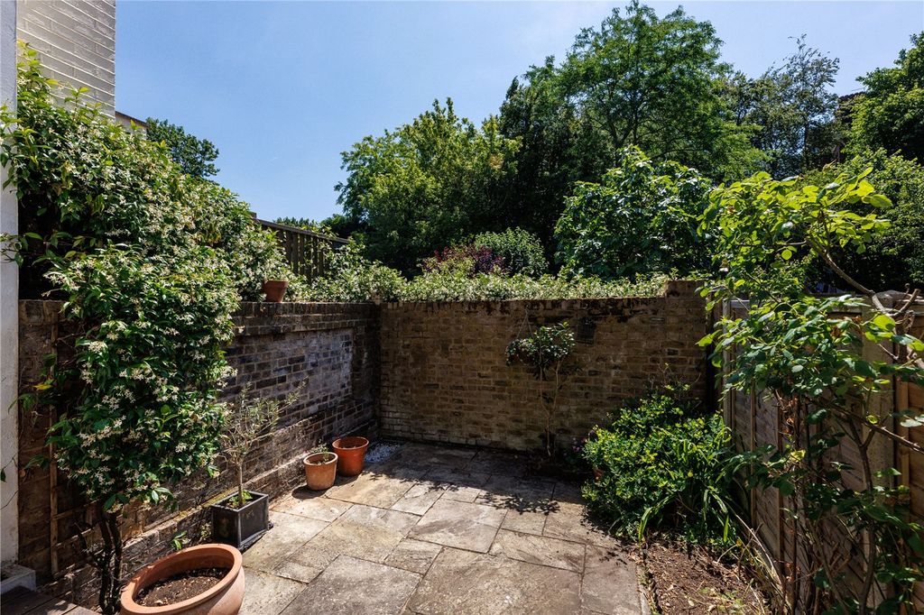 Property photo 3 of 8 Picture No. 18