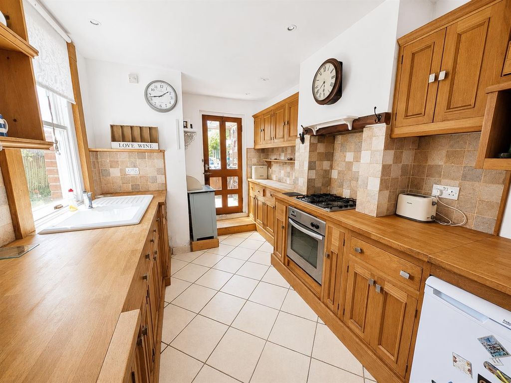 Property photo 3 of 14 8 Harcourt Road - Kitchen 2.Png