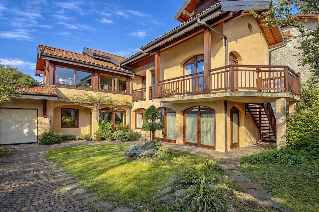 Property photo 1 of 2