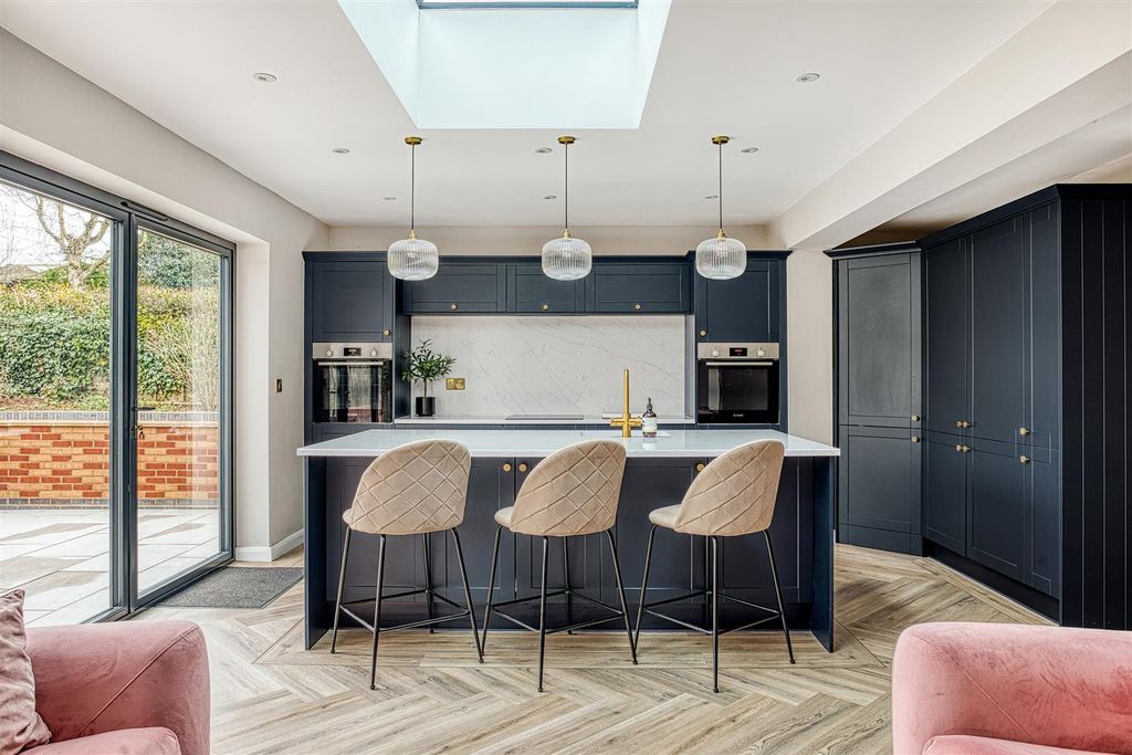 Property photo 3 of 34