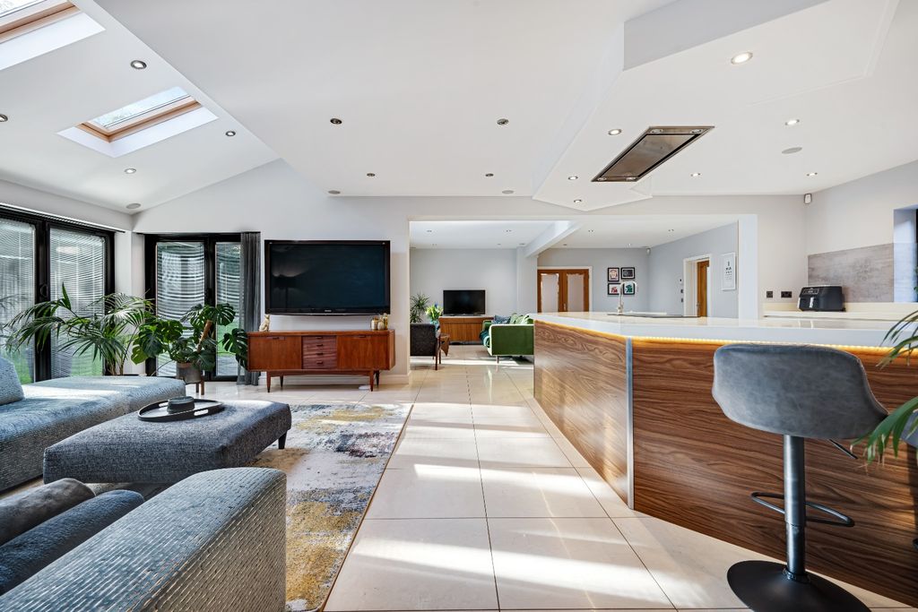 Property photo 3 of 44 4629575