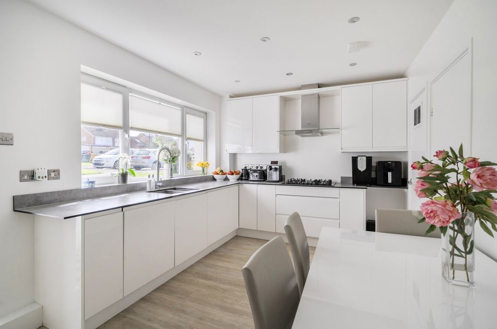 Property photo 1 of 14 1423974-2-69B00A5...