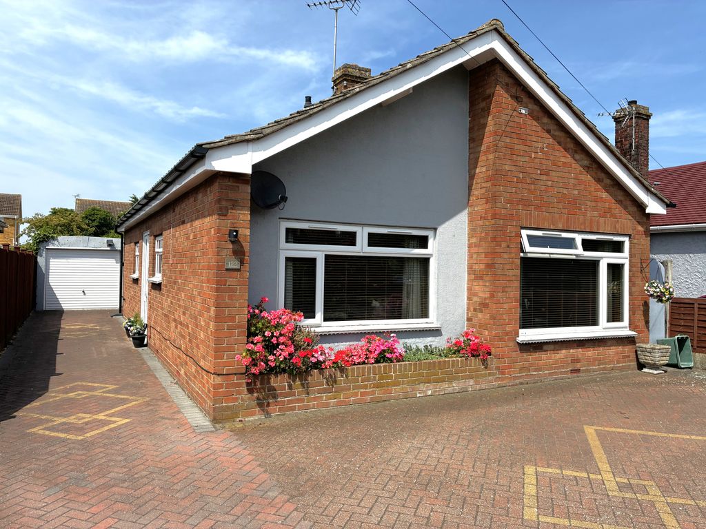 Property photo 1 of 19 St Johns Road, Clacton On Sea