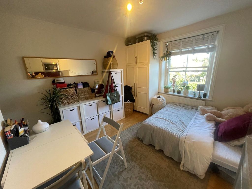 Property photo 2 of 5 Bedroom